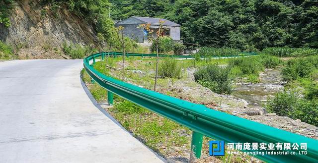 公路波形护栏价格.jpg