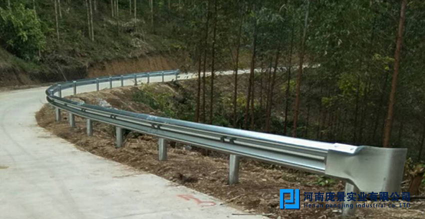 乡村公路波形护栏.jpg