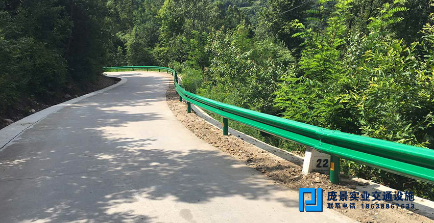 喷塑波形护栏一吨多少钱.jpg
