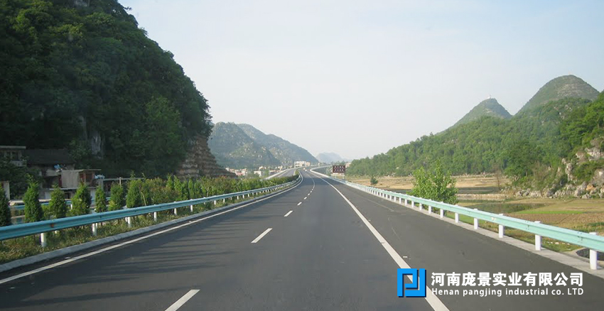 波形梁护栏安装.jpg