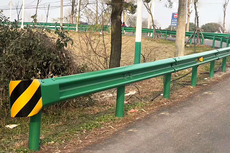农村道路波形护栏.jpg