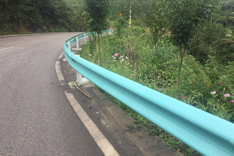 乡村波形护栏.jpg