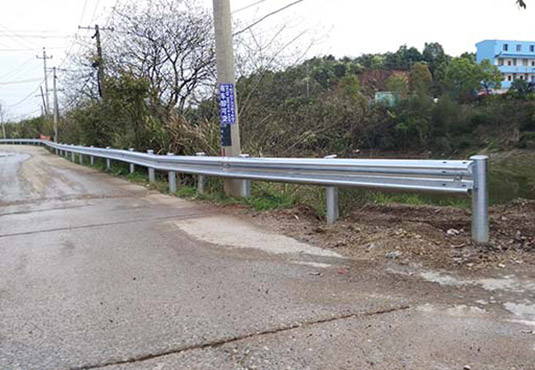 乡村公路波形护栏