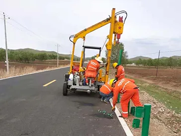 河南省安阳市滑县鲁庄营村安装波形护栏1300米