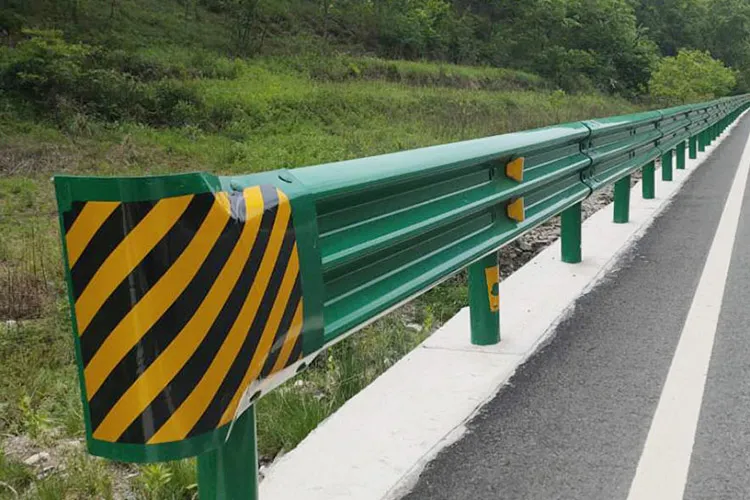 公路三波形梁钢护栏