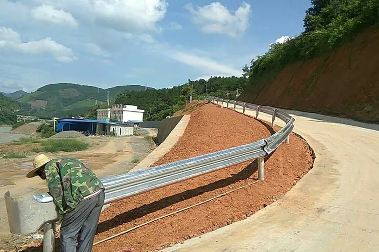 二波波形护栏