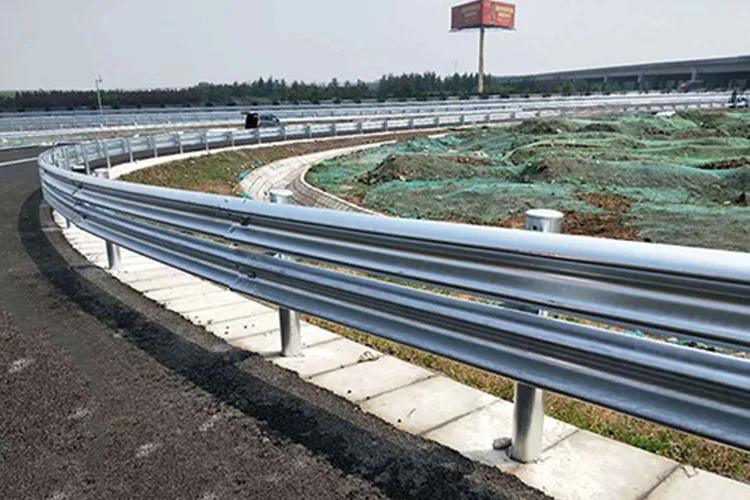 路侧波形护栏