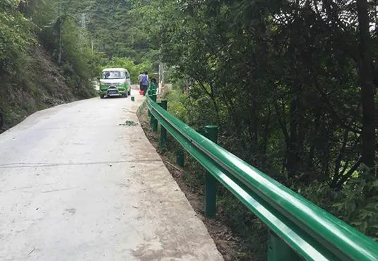 乡村公路波形护栏