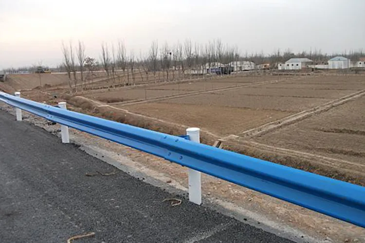 蓝色波形护栏